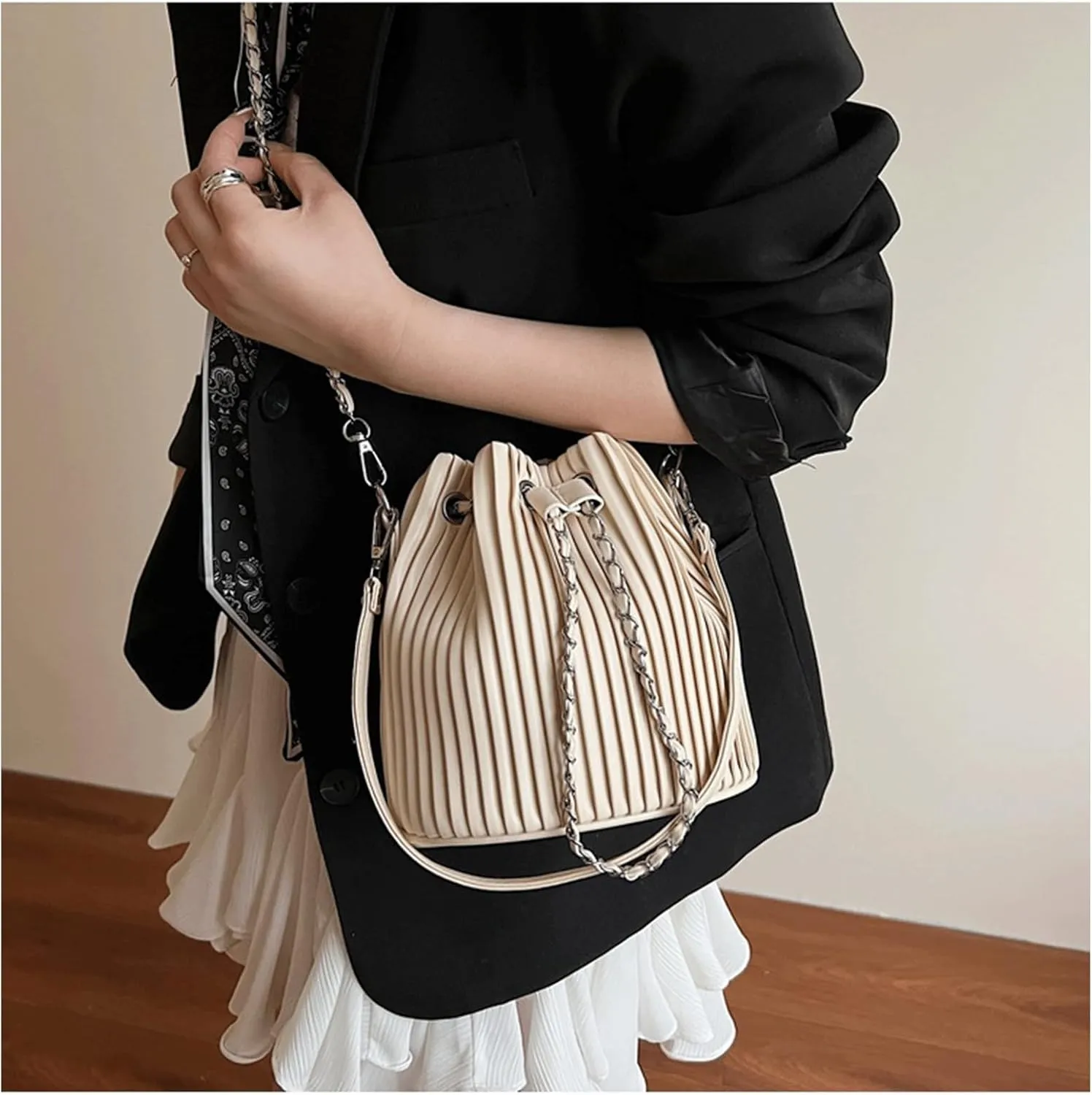 Mini Bucket Bag Pleated Leather Bucket Purse Vintage Purse Bag with Drawstring Crossbody Small Handbag