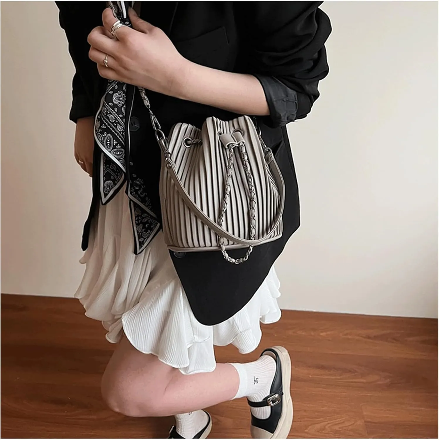 Mini Bucket Bag Pleated Leather Bucket Purse Vintage Purse Bag with Drawstring Crossbody Small Handbag